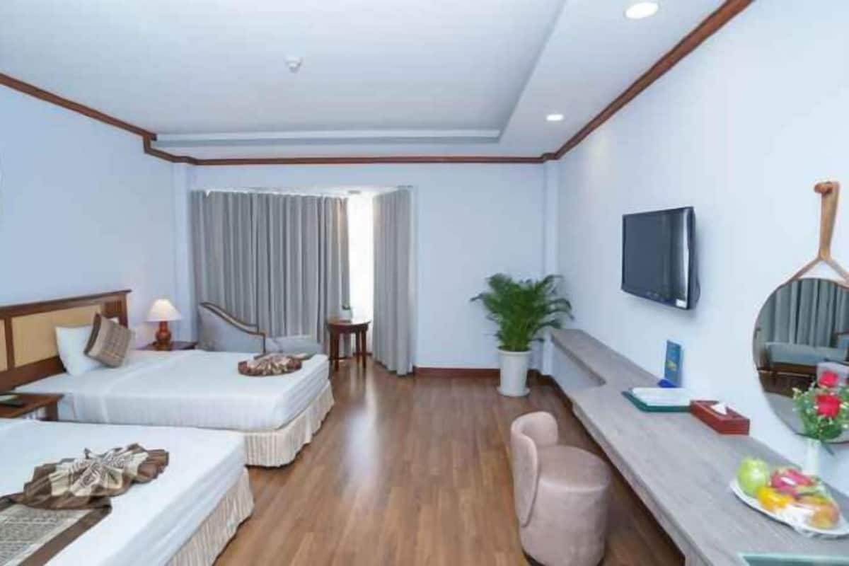 In-room safe, desk, blackout curtains, soundproofing