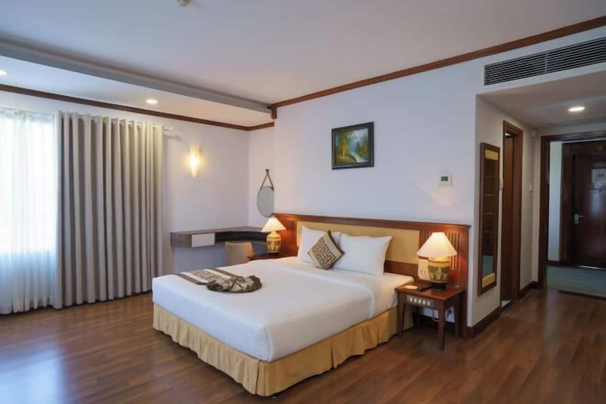 In-room safe, desk, blackout curtains, soundproofing