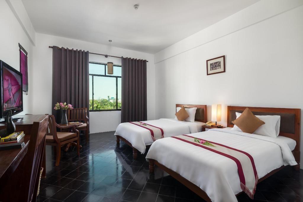 Minibar, in-room safe, desk, blackout curtains