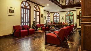 Lobby sitting area - The Suite By Royal Crown Hotel (Siem Reap)