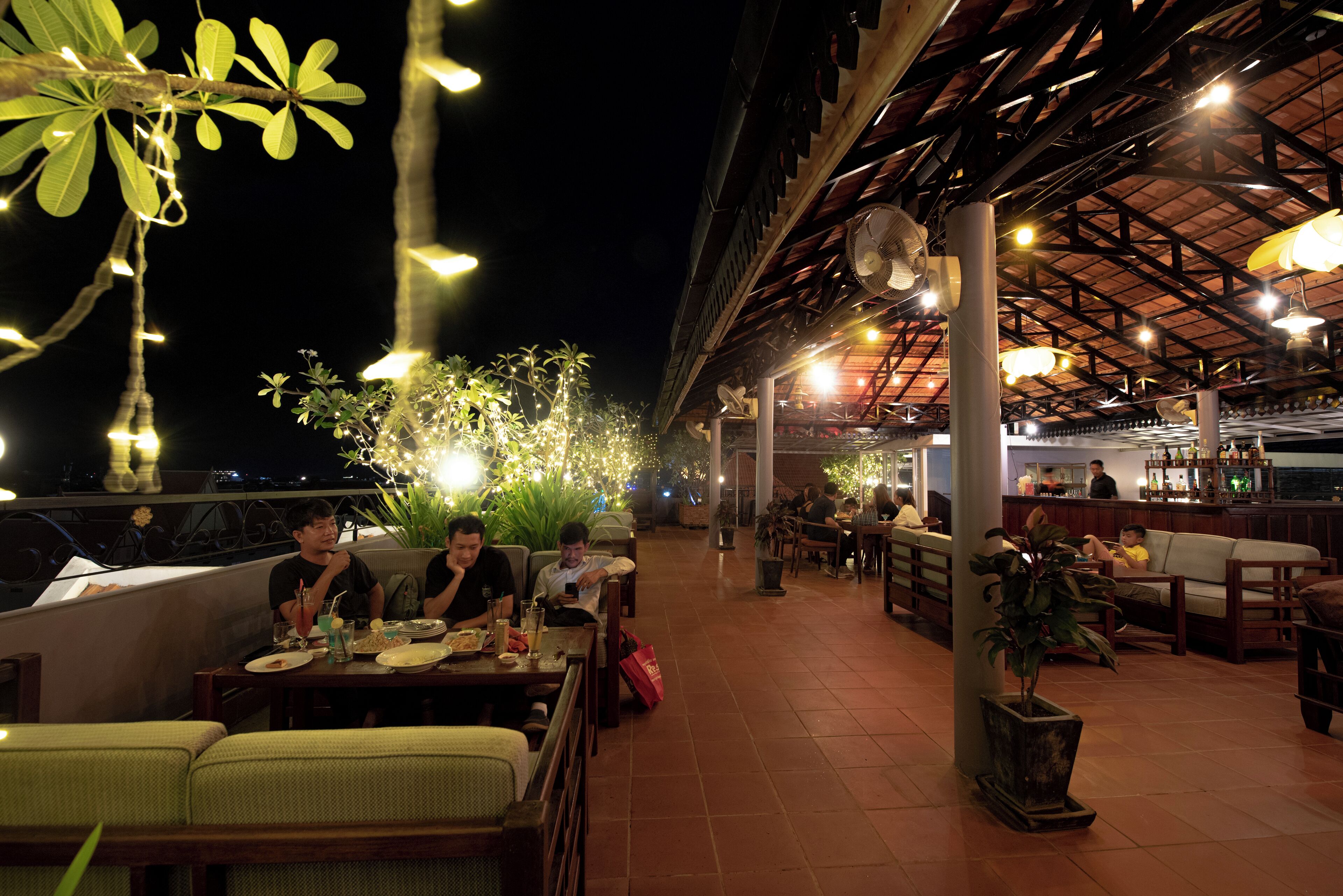 2 bars/lounges, poolside bar