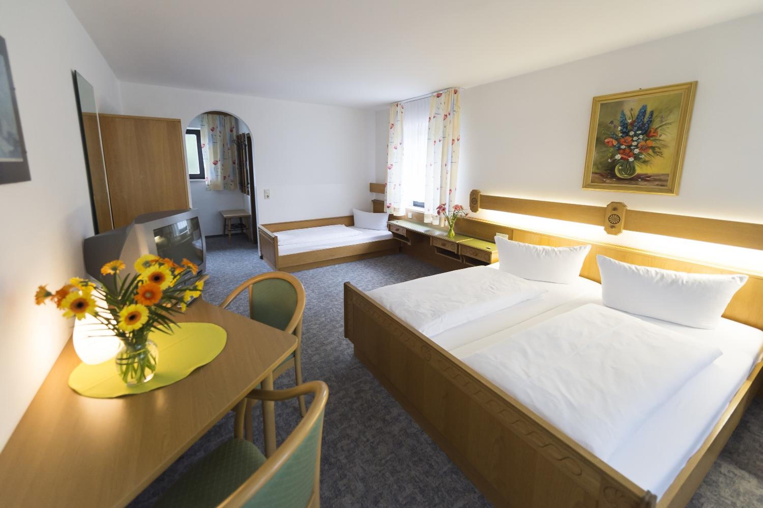 1 bedroom, desk, free wifi, bed sheets