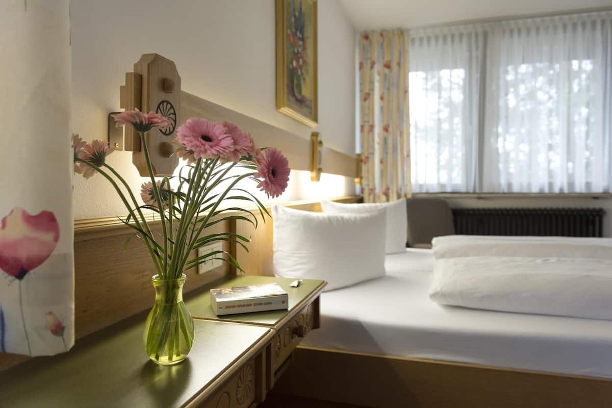 1 bedroom, desk, free wifi, bed sheets