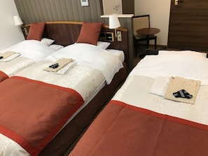 羽絨被、舒適加層、書桌、遮光布/窗簾