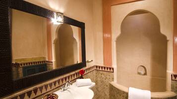 Couples treatment room(s), steam room, Turkish bath/hammam