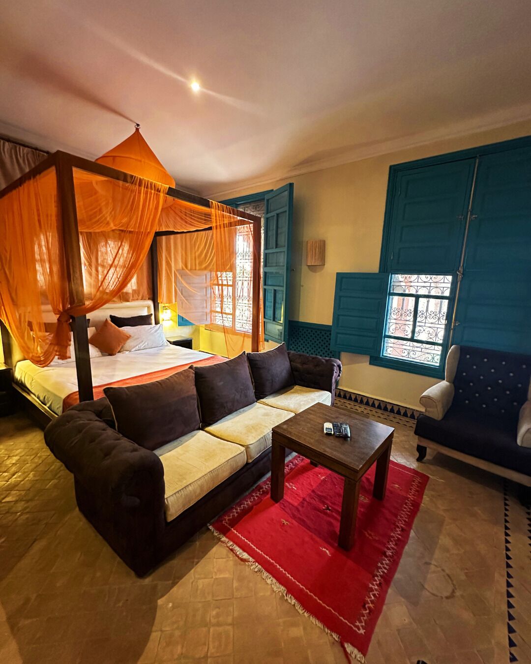 Suite 2 chambres et portes coulissantes, vue sur piscine et verger