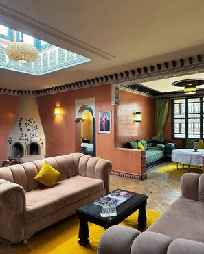 Apartment | Living area | LCD TV - Palais Riad Bérbère (Marrakech)