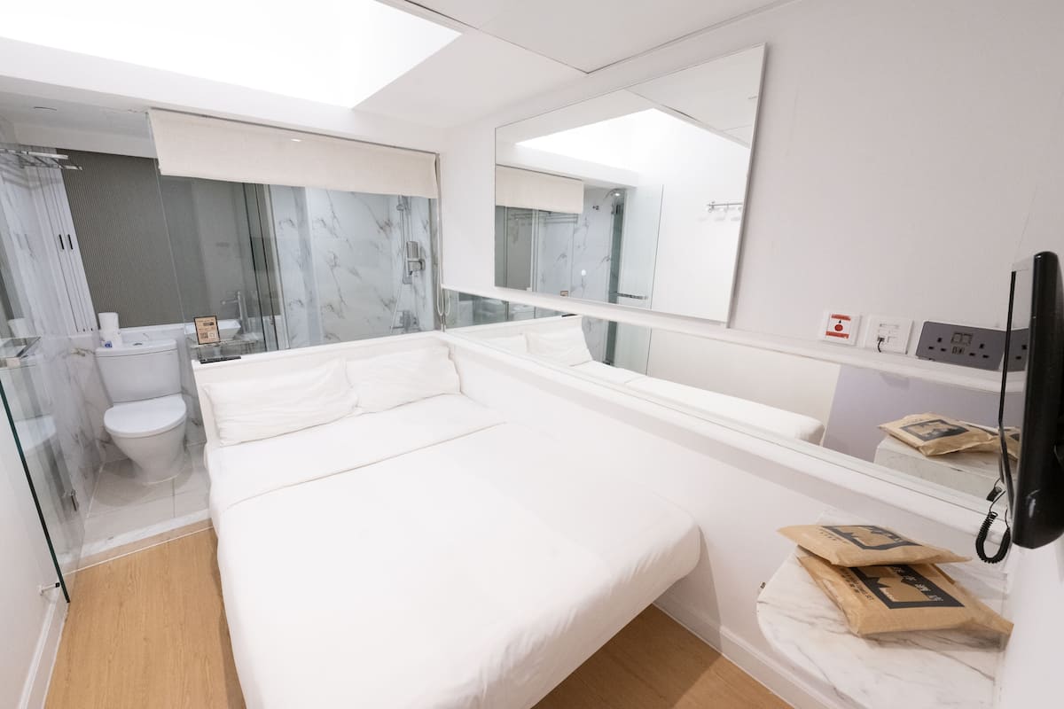 Mini Double Room | In-room safe, individually decorated, individually furnished
