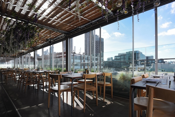 2 ristoranti, aperti a colazione, a pranzo e a cena, cucina francese