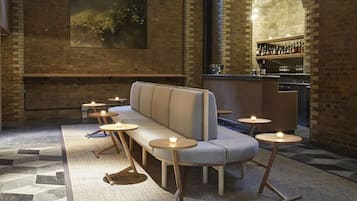 2 restaurants; breakfast, lunch, dinner and brunch served