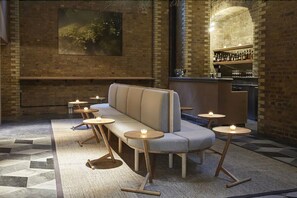 2 restaurants; breakfast, lunch, dinner, and brunch served