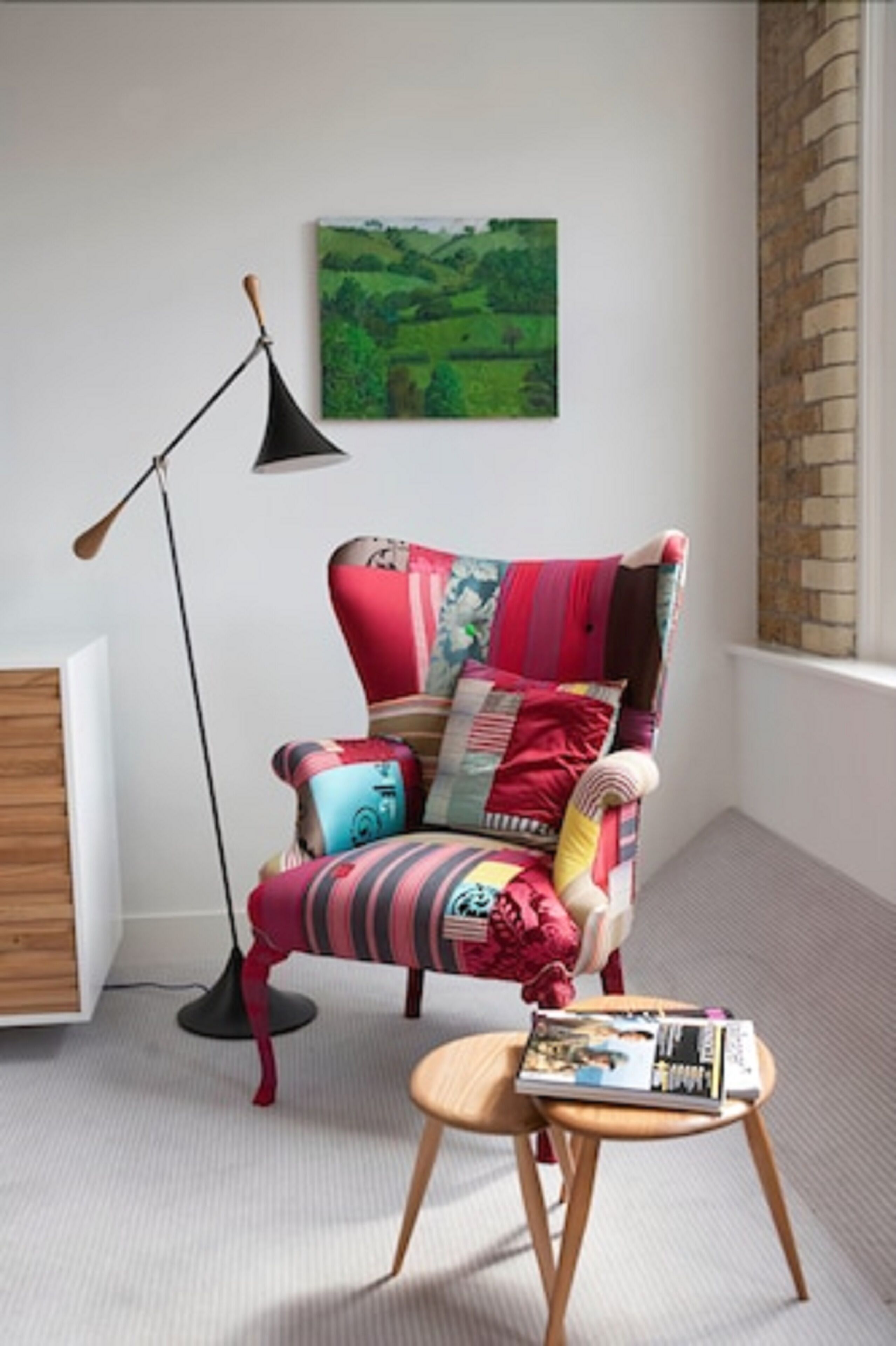 corner room | living area | flat-screen tv