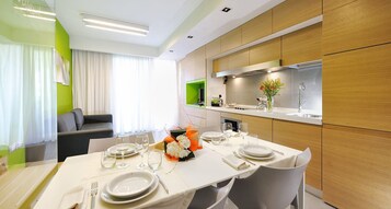 Minibar, caja de seguridad en la habitación y despertador 