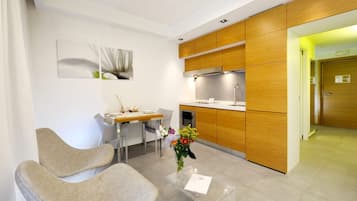 Minibar, Zimmersafe, Wecker