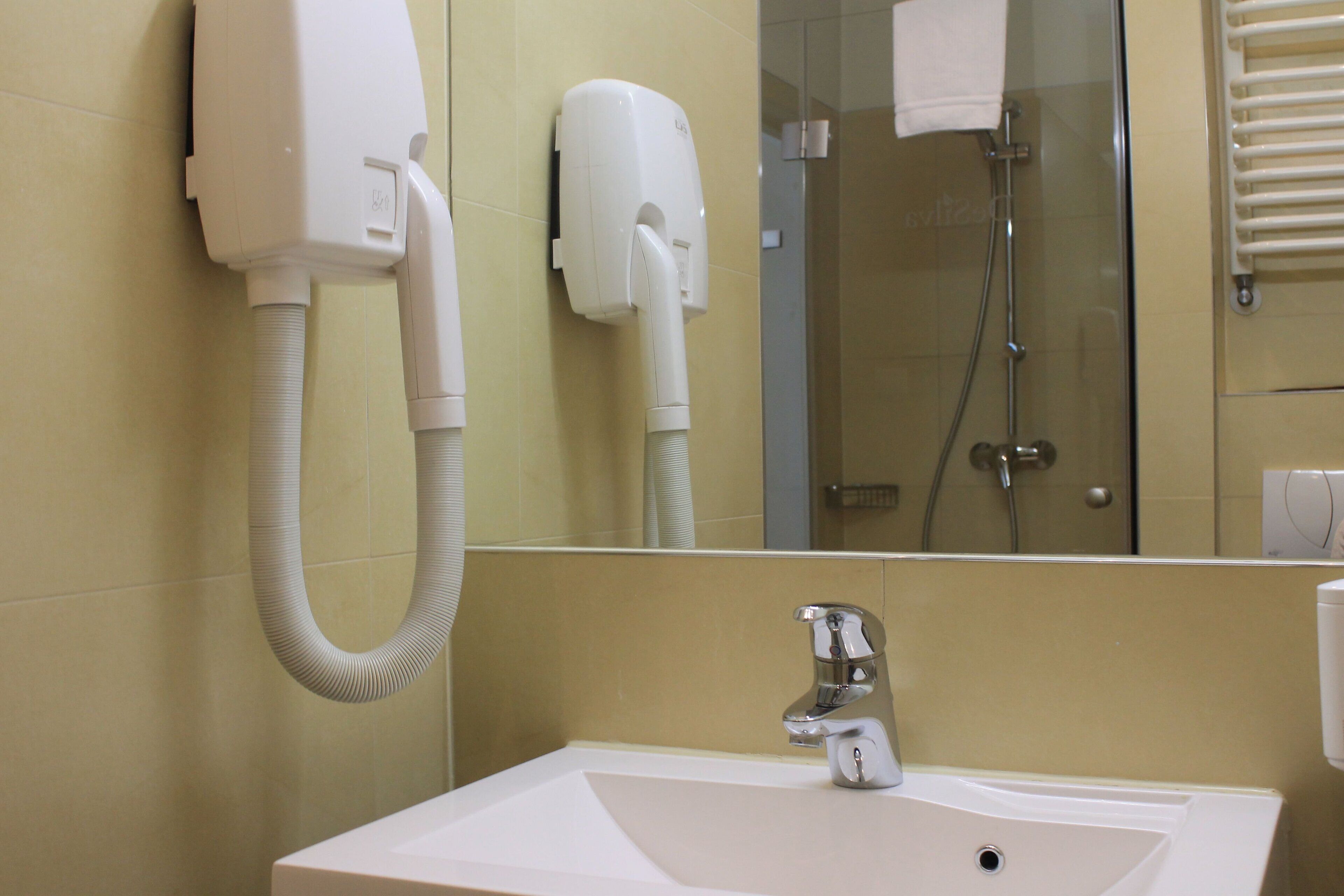 hypo-allergenic bedding, in-room safe, desk, laptop workspace