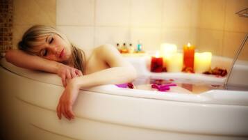 Triple Room, 1 Bedroom | Bathroom | Deep soaking tub, designer toiletries, hair dryer, bathrobes