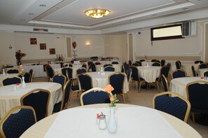 Tägliches großes Frühstück (5 EUR pro Person)