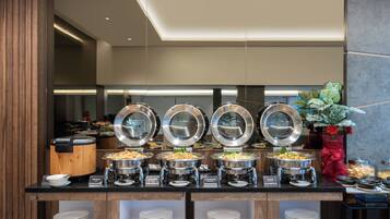 Frokostbuffé hver dag (SGD 11 per person)