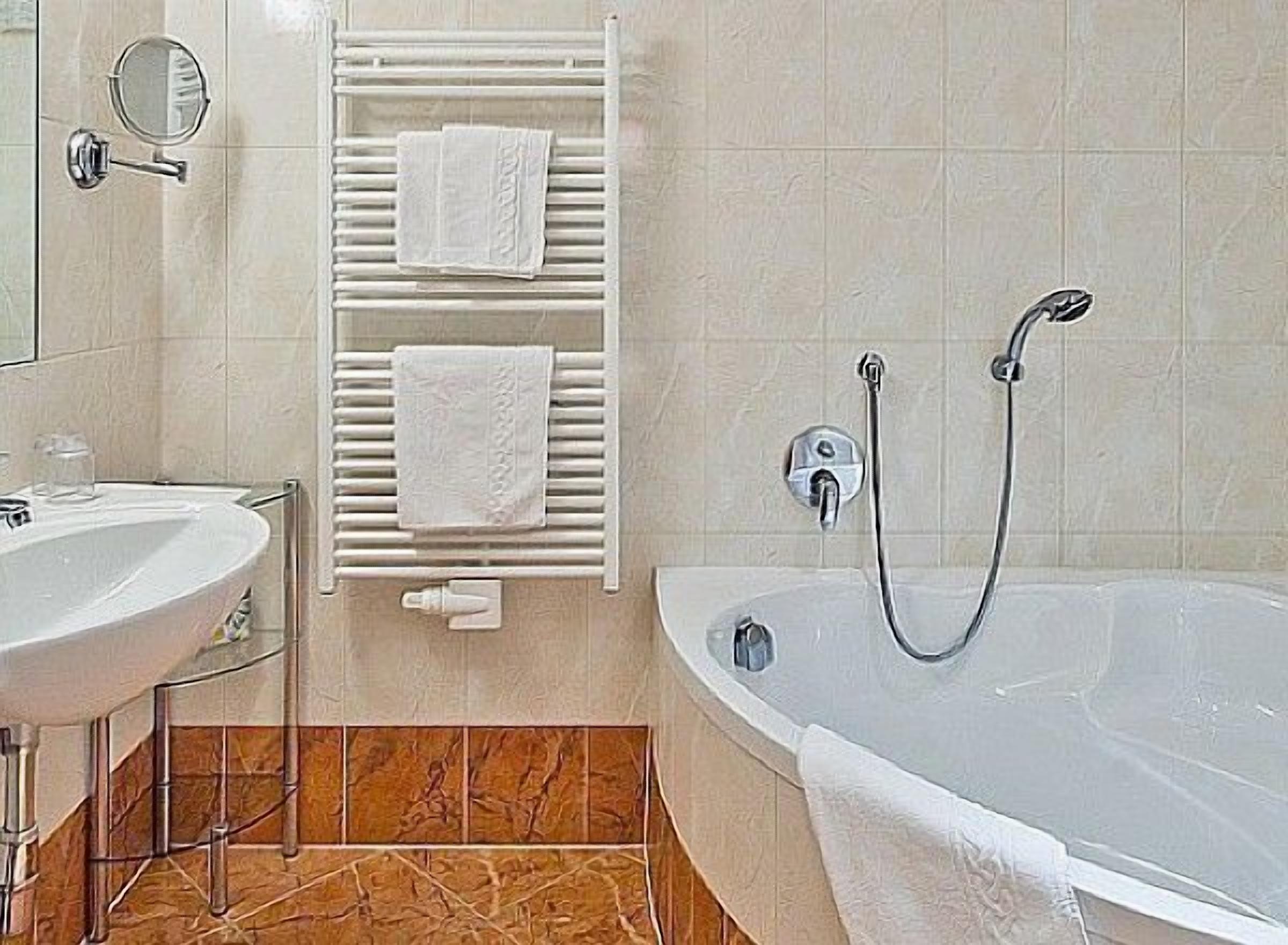 suite, balcony, mountain view | deep-soaking bathtub