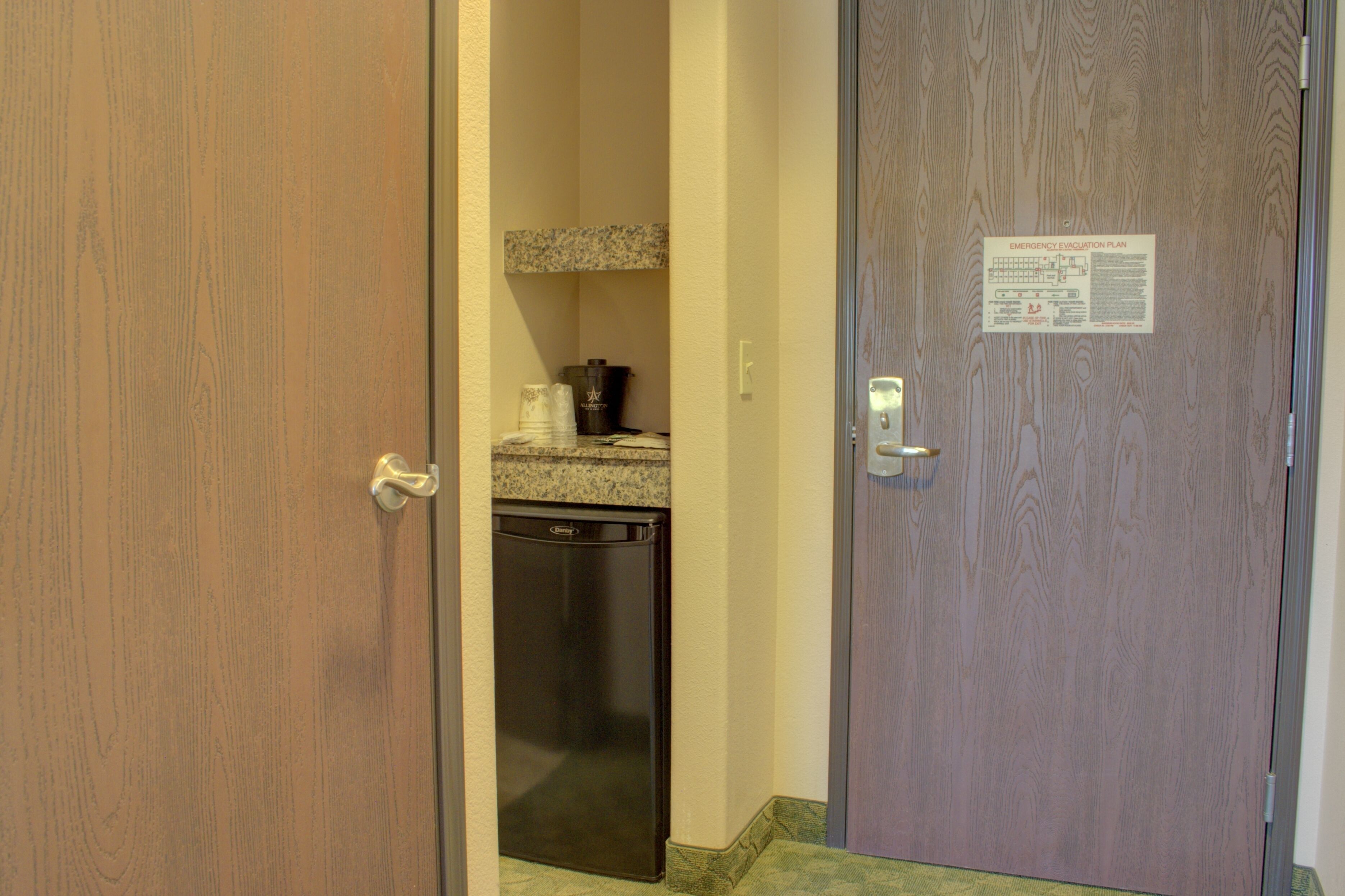 deluxe room | mini fridge