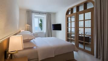 Junior suite Sea side | Premium bedding, minibar, desk, free WiFi