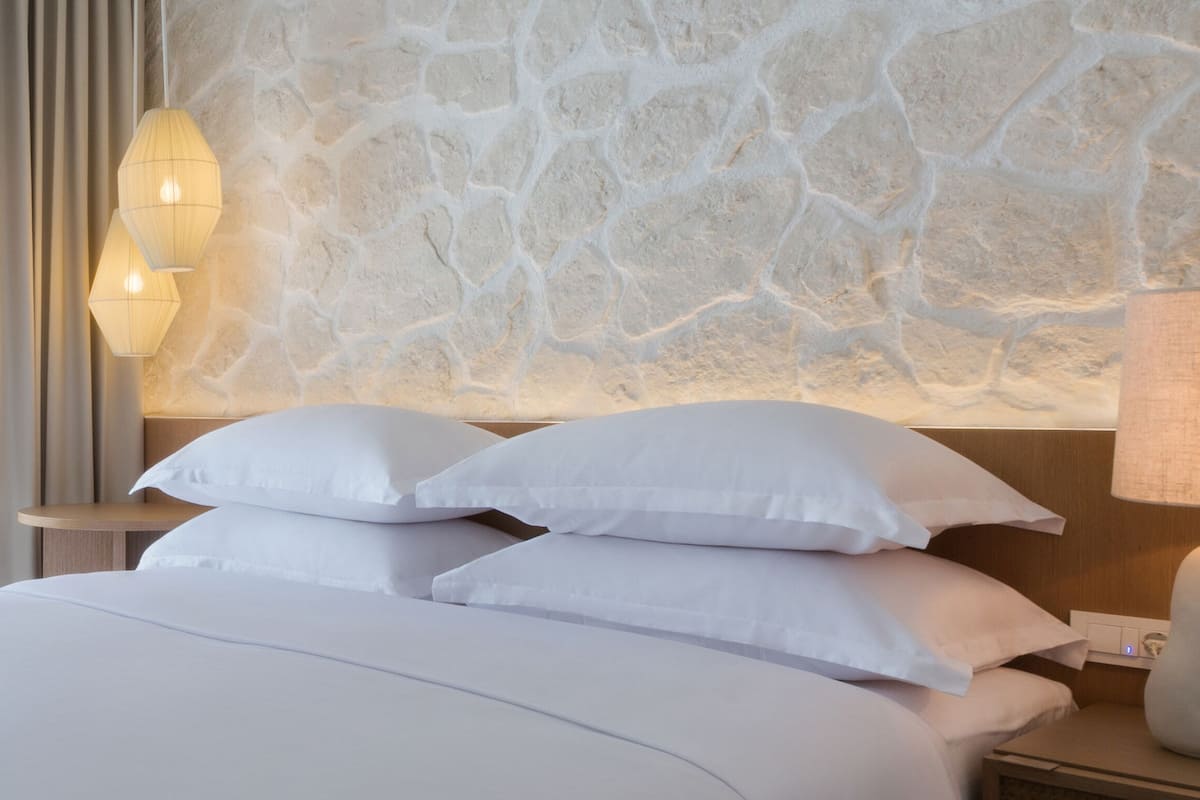 1 bedroom, premium bedding, minibar, desk