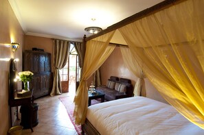 Suite Junior | Minibar, coffres-forts dans les chambres, décoration personnalisée