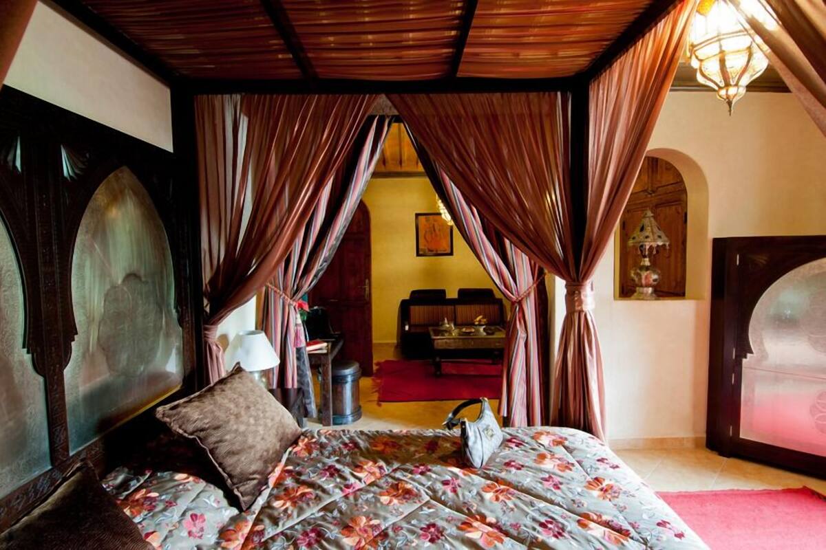 Deluxe Suite | Minibar, in-room safe, cribs (free), rollaway beds (surcharge)