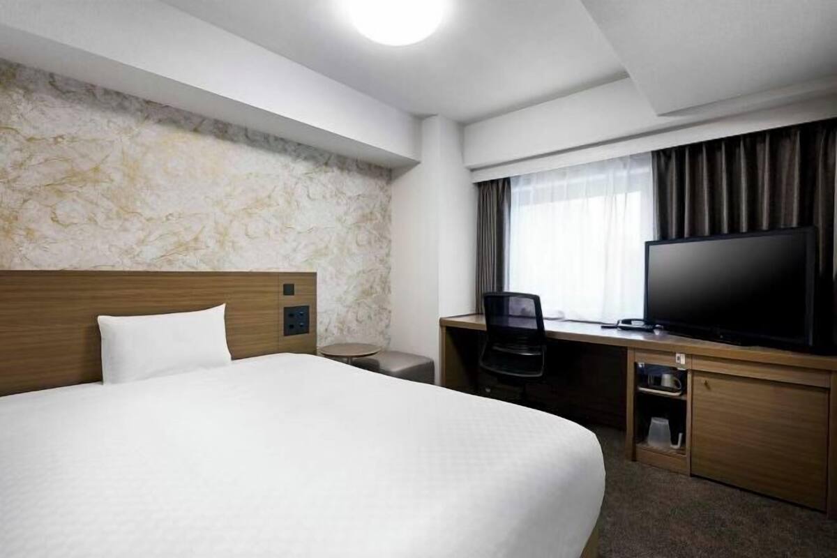 Ropa de cama de alta calidad, edredón, muebles diferentes y escritorio
