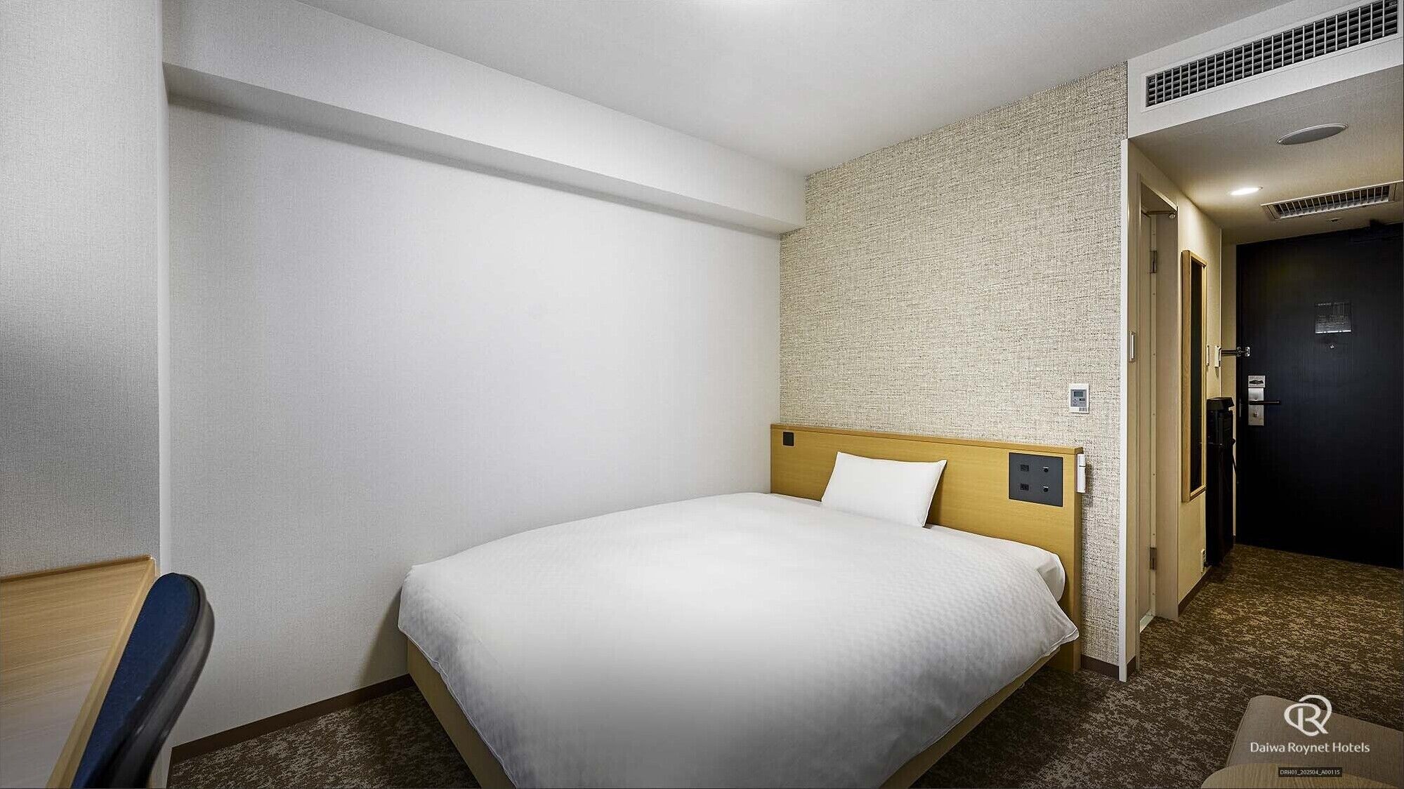 Premium bedding, down duvets, individually furnished, desk