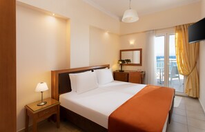 In-room safe, soundproofing, free WiFi, bed sheets - Pantheon City Hotel (East Mani)