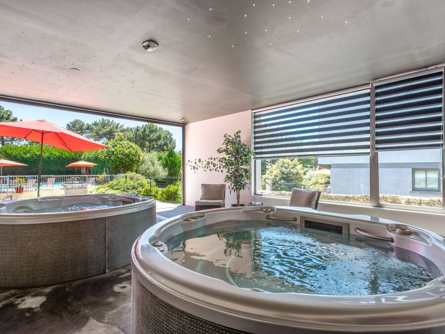 Een sauna, een bubbelbad, een stoombad, lichaamsbehandelingen