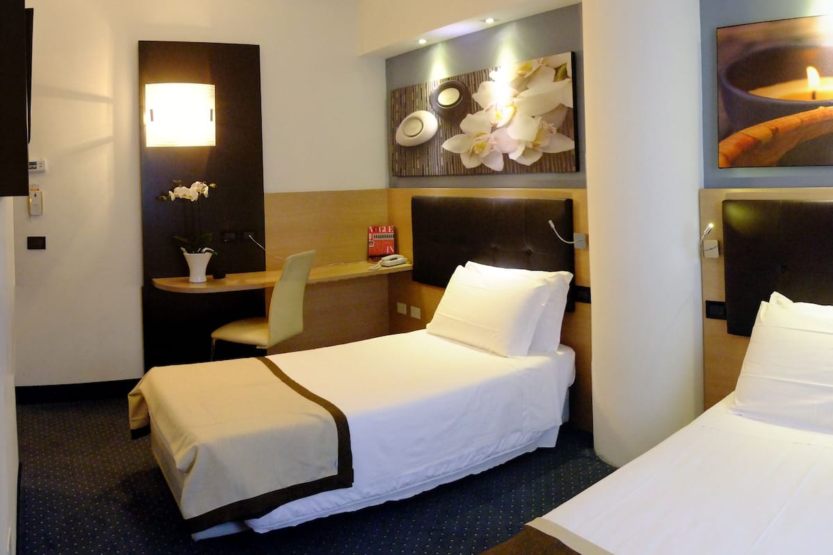 Hypo-allergenic bedding, minibar, in-room safe, desk