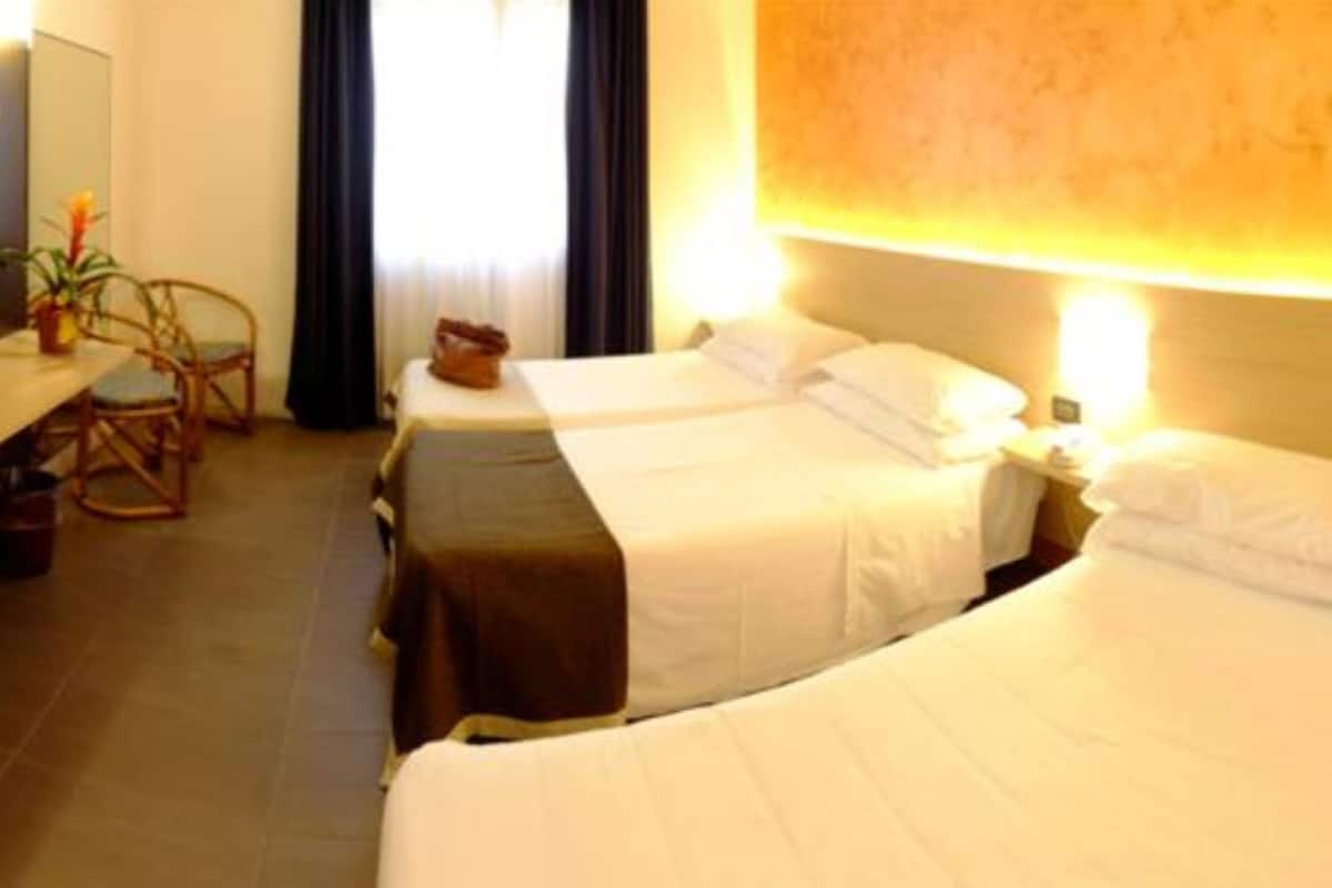 hypo-allergenic bedding, minibar, in-room safe, desk