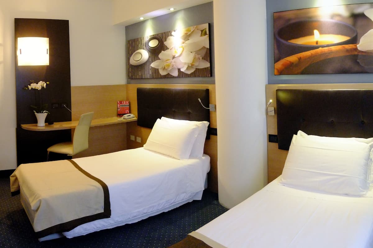 double room, 2 single beds | hypo-allergenic bedding, minibar, in-room safe, desk