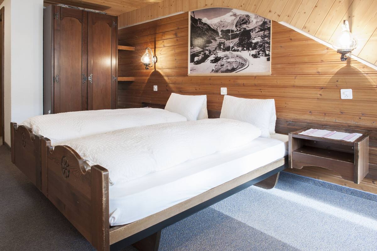 double room (south) | down duvets, in-room safe, desk, blackout curtains