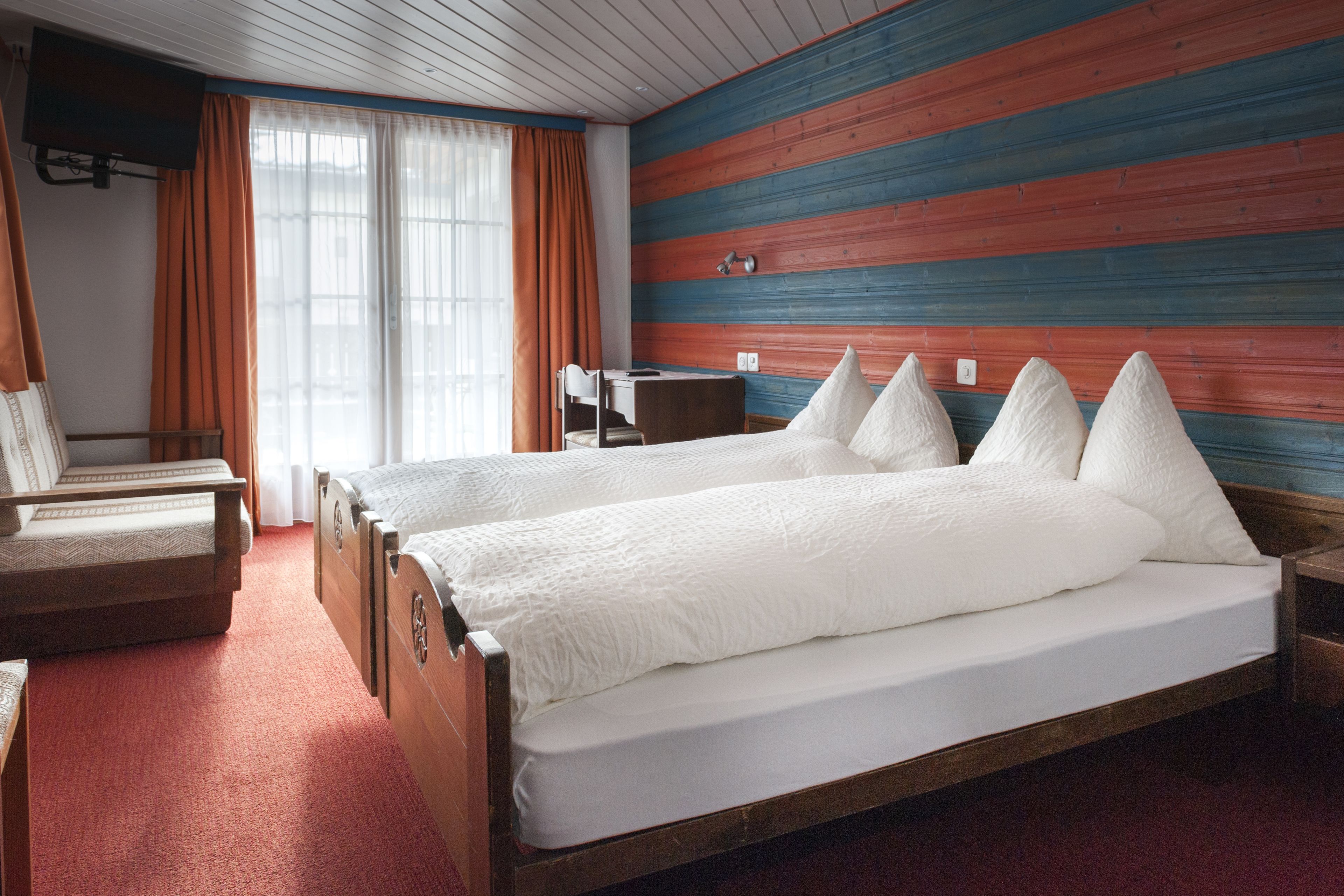 double room (south) | down duvets, in-room safe, desk, blackout curtains