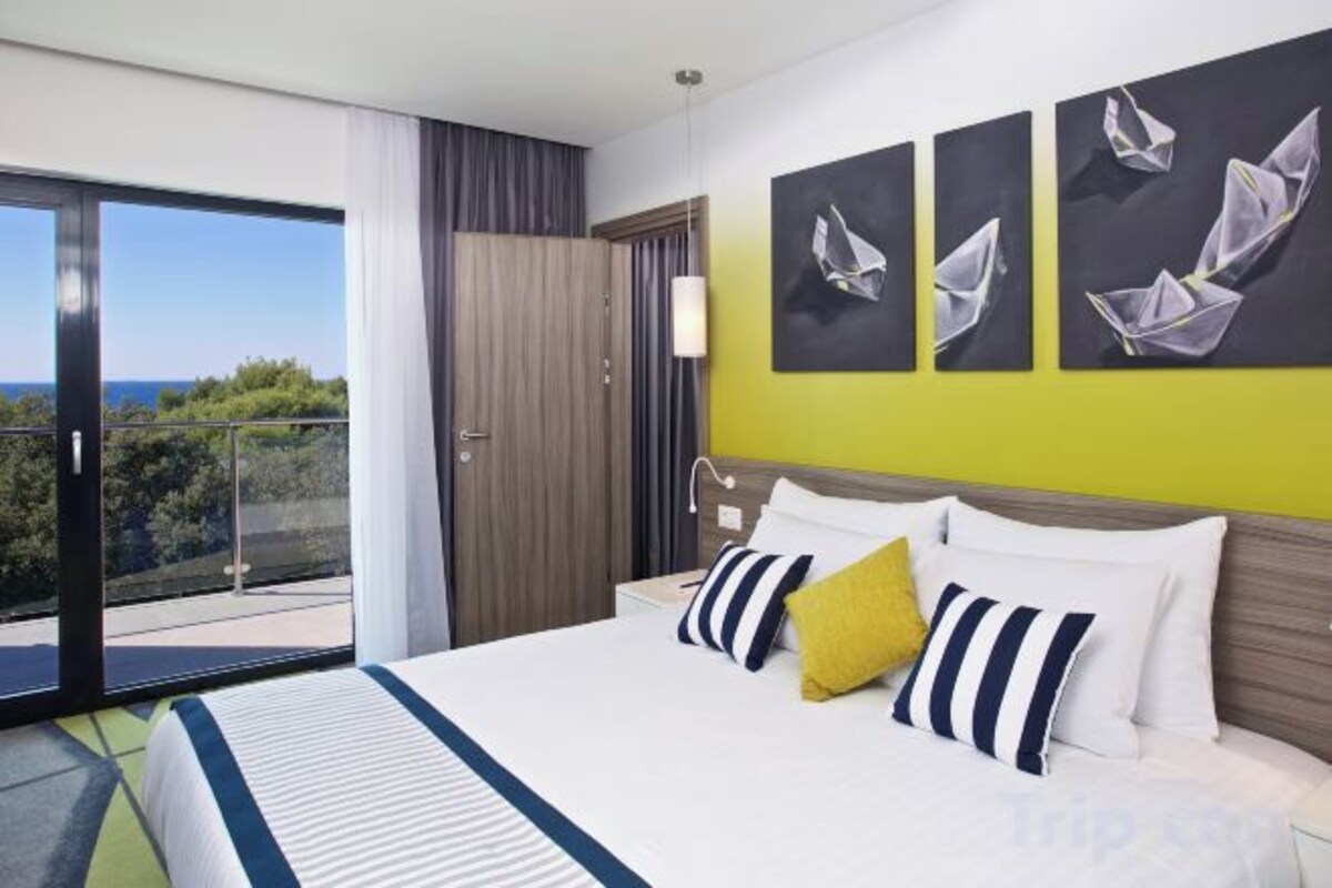 One Bedroom Suite with Balcony