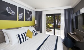 迷你吧、客房内保险箱、办公桌、遮光窗帘