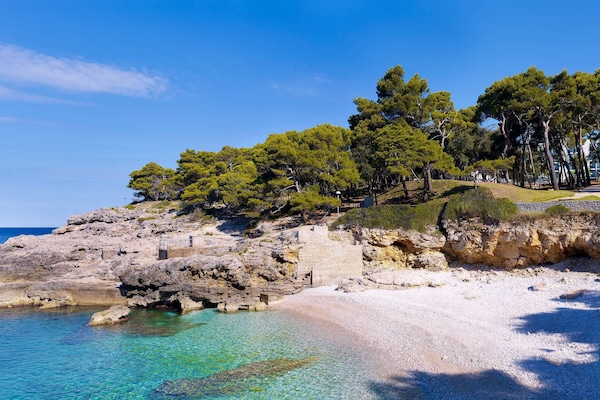 Beach nearby, sun loungers, snorkeling