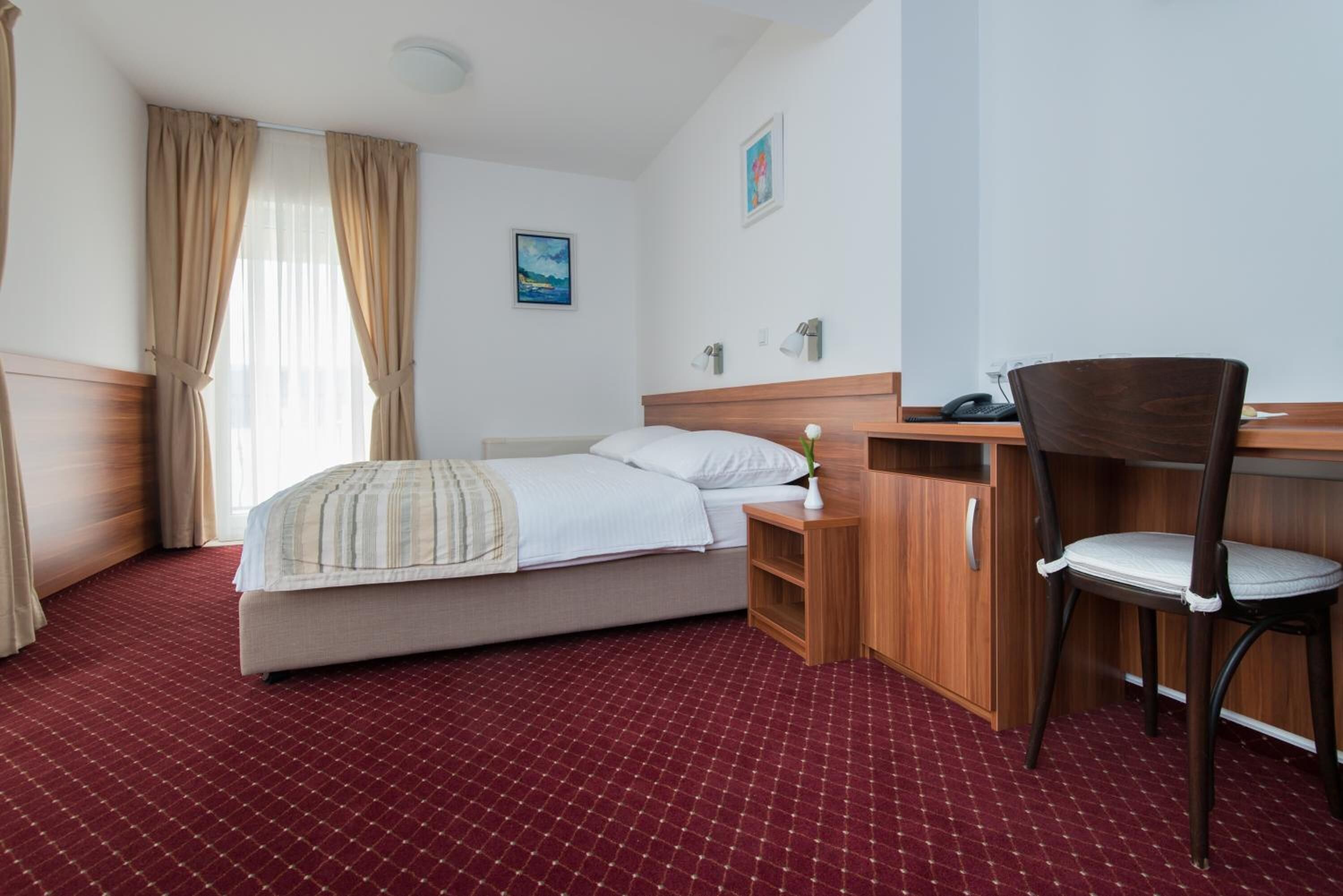 premium bedding, minibar, in-room safe, soundproofing