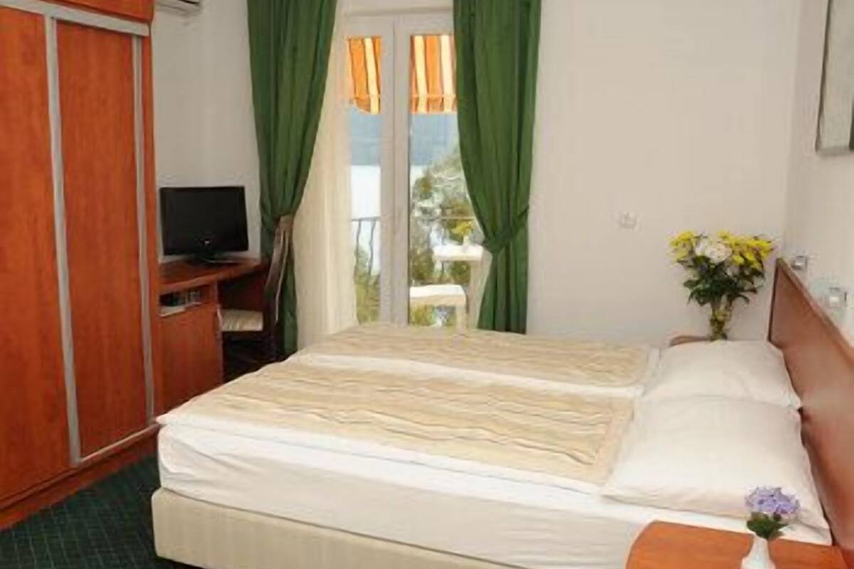 standard room | premium bedding, minibar, in-room safe, soundproofing