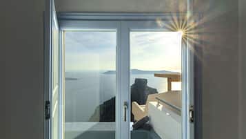 Nest Suite Infinity Outdoor Hot Tub, Caldera View | View from room
