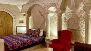 Frette Italian sheets, premium bedding, down duvets, Select Comfort beds - The Village Cave Hotel (Avanos)