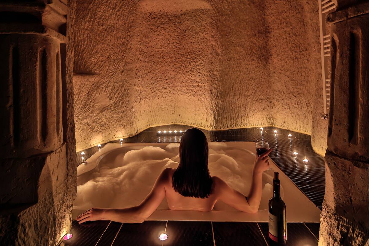 Presidential Cave Suite with Spa Bath - 18 | Jetted bathtub
