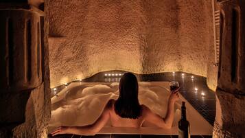 Presidential Cave Suite with Spa Bath - 18 | Jetted tub