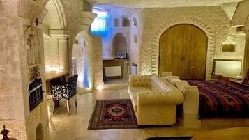 King Cave Suite wih Spa Bath - 19 | Frette Italian sheets, premium bedding, down comforters