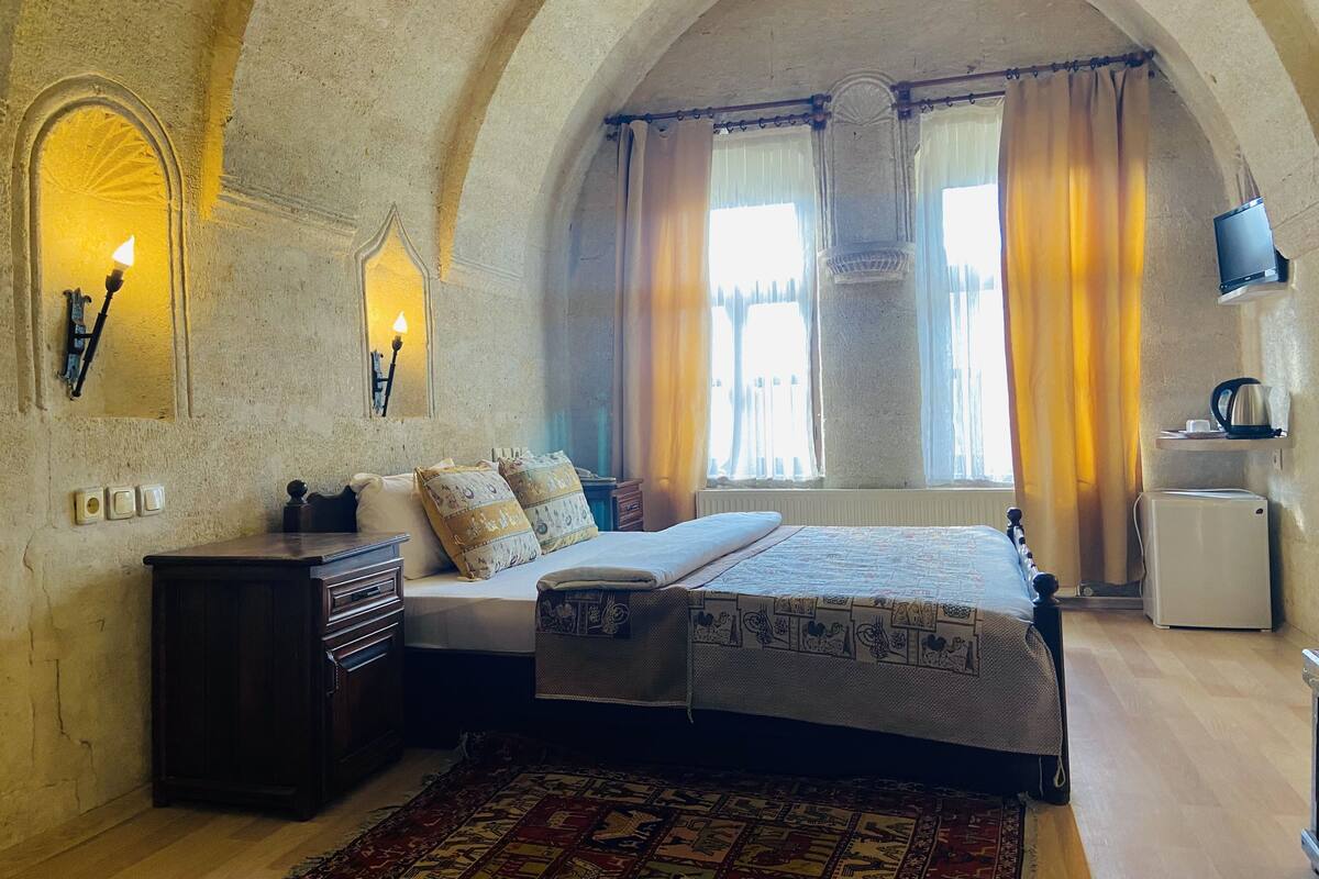 Arch Stone Room - 16