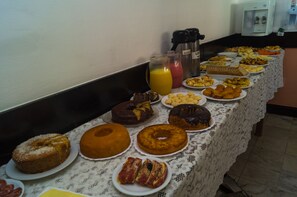 Free daily buffet breakfast  - Pousada O Ninho (Salvador)