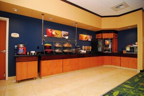 Desayuno continental gratuito y diario